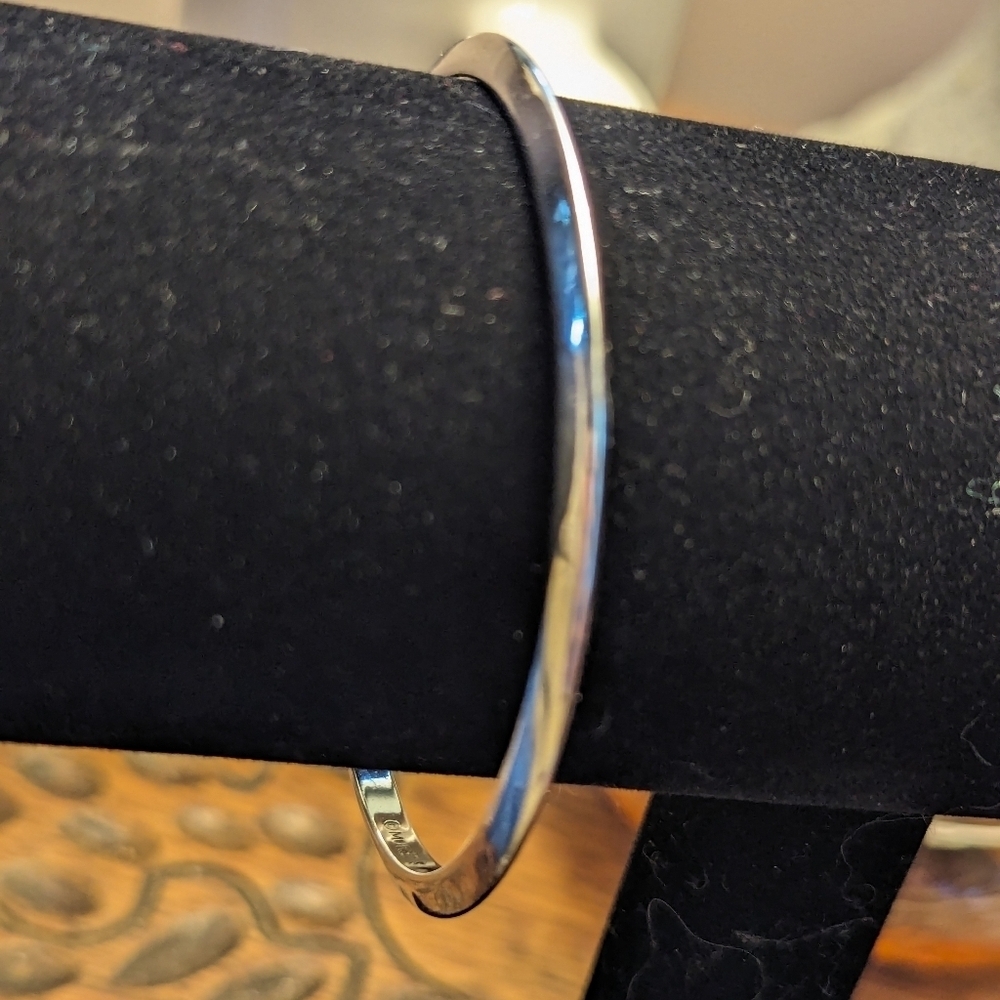 Monet Signed Monet S Silvertone Triangular Shaped Bangle Bracelet Classic VTG